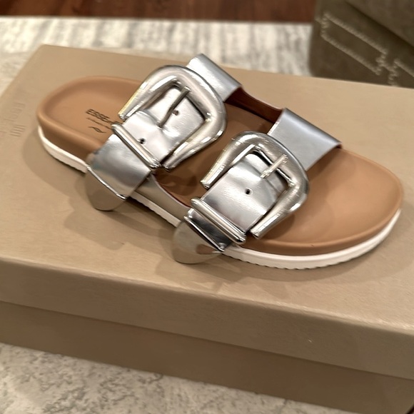 ESSEutESSE SILVER Sandals sz7 NEW - Picture 3 of 6